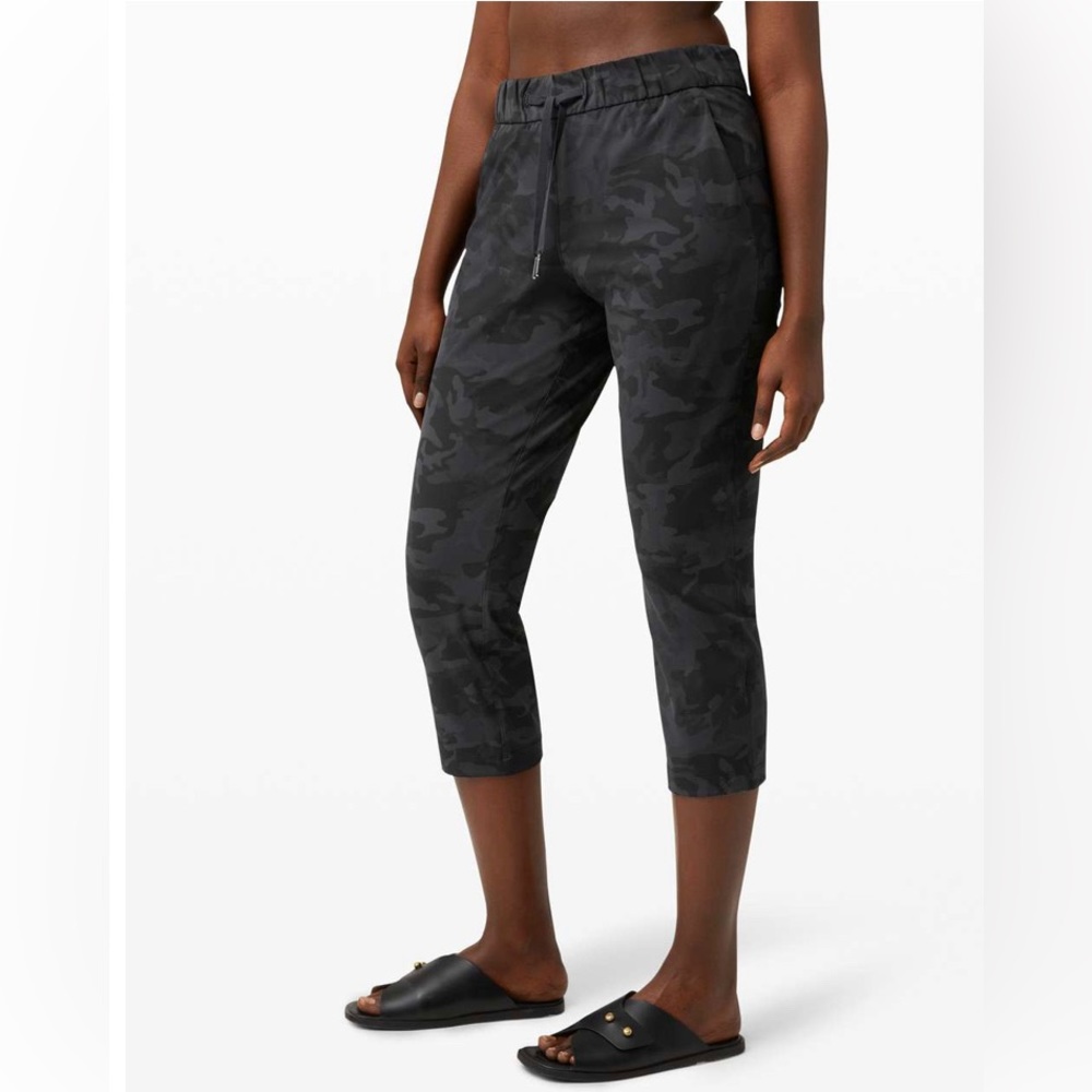 NWT Lululemon On the fly crops